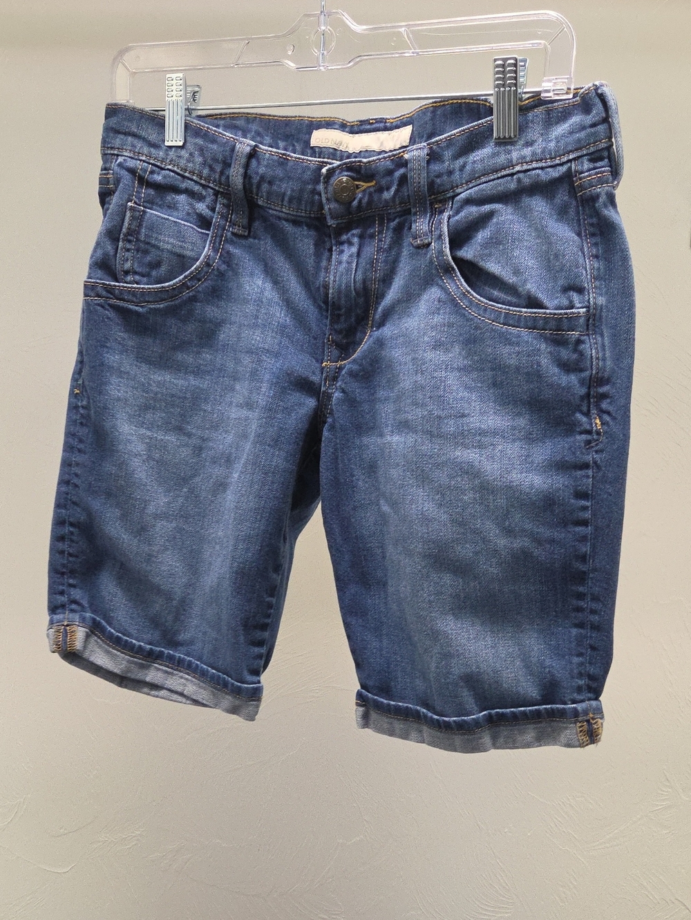 Old Navy Washed Blue Denim Mid Rise Shorts with Contrast Stitching Womens Size 6